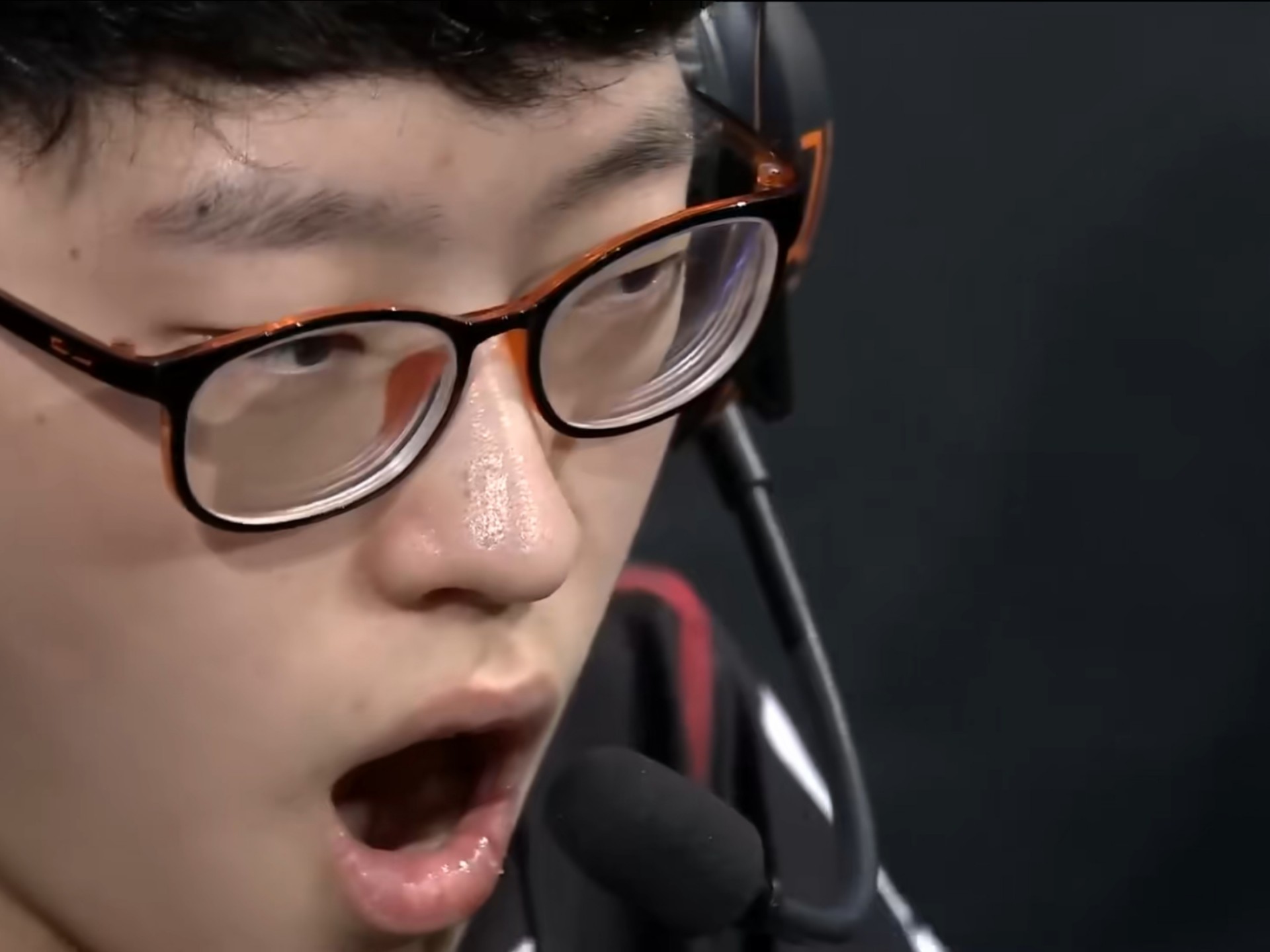 包含DWG前途光明！，Scout新星战术调整表现突出赢得满堂喝彩的词条